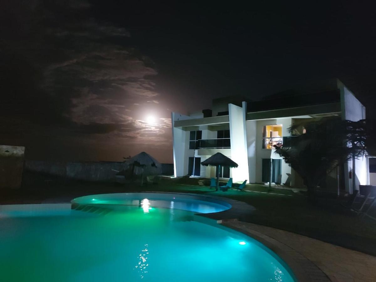 Vilas Na Praia Residence O Paraiso E Aqui Аракати Екстериор снимка
